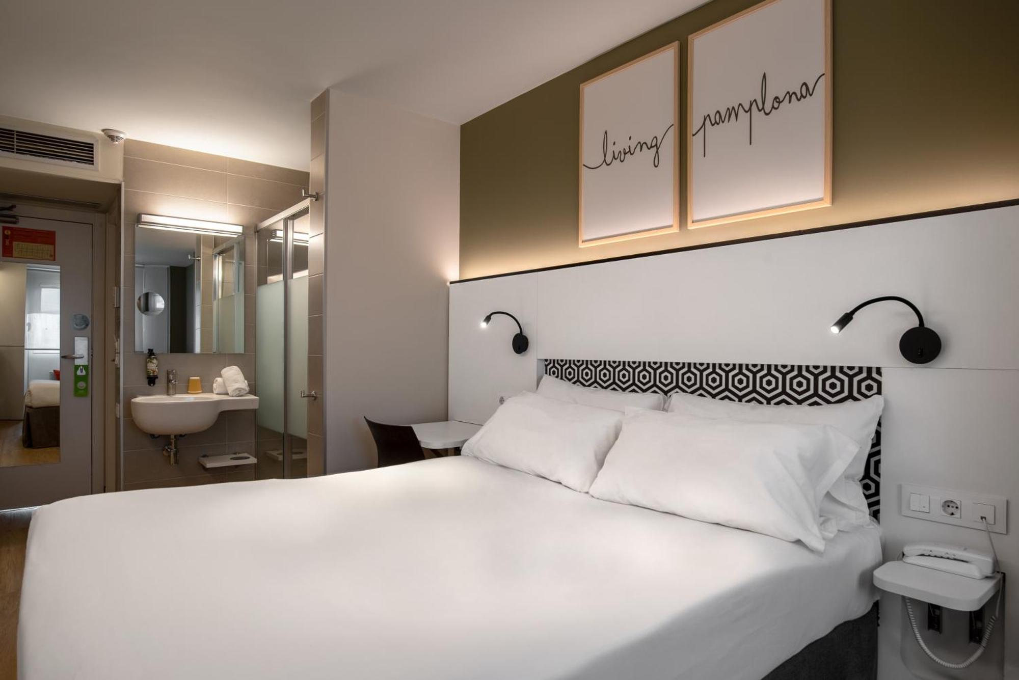 Hotel Bed4U Pamplona Cordovilla Exterior photo