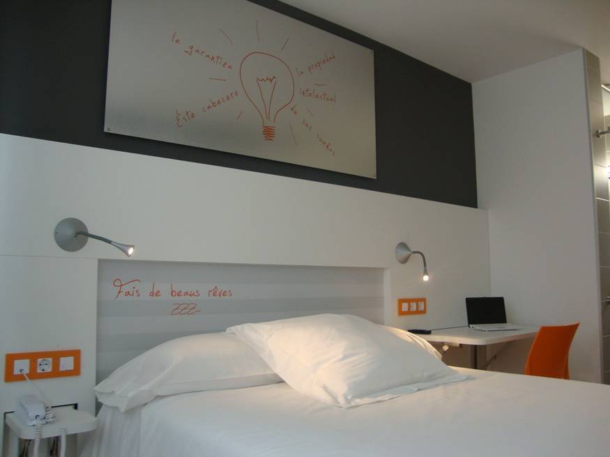 Hotel Bed4U Pamplona Cordovilla Room photo